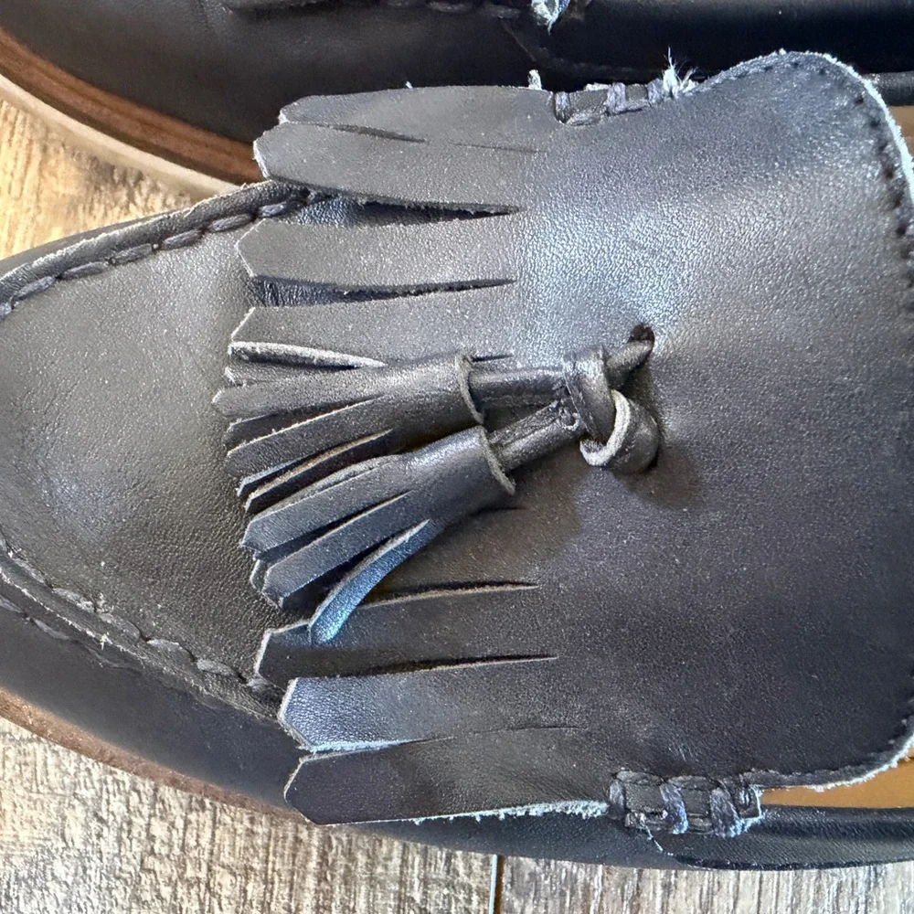 Talbots‎ Ladies Size 6 Elegant Navy Loafers with Fringe Detail